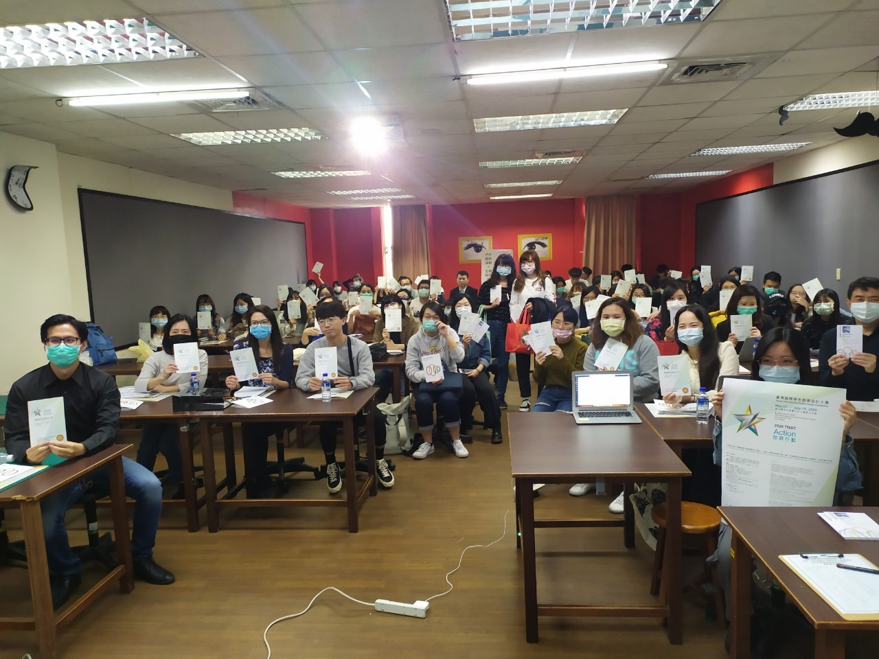 4ecef8b0 4814 40a3 807f c3bd41d3d56f 1