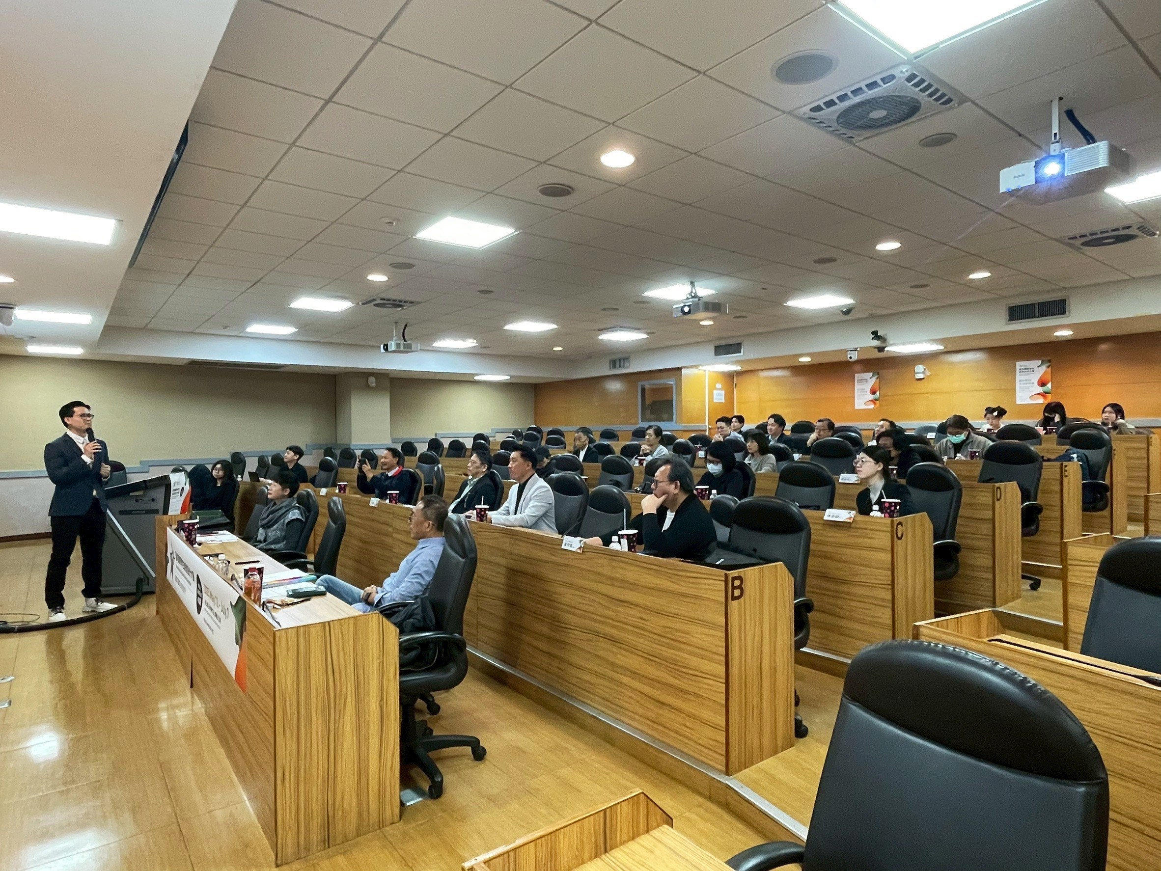 879c1813 fdcc 4221 8739 943fc9c1bfa2