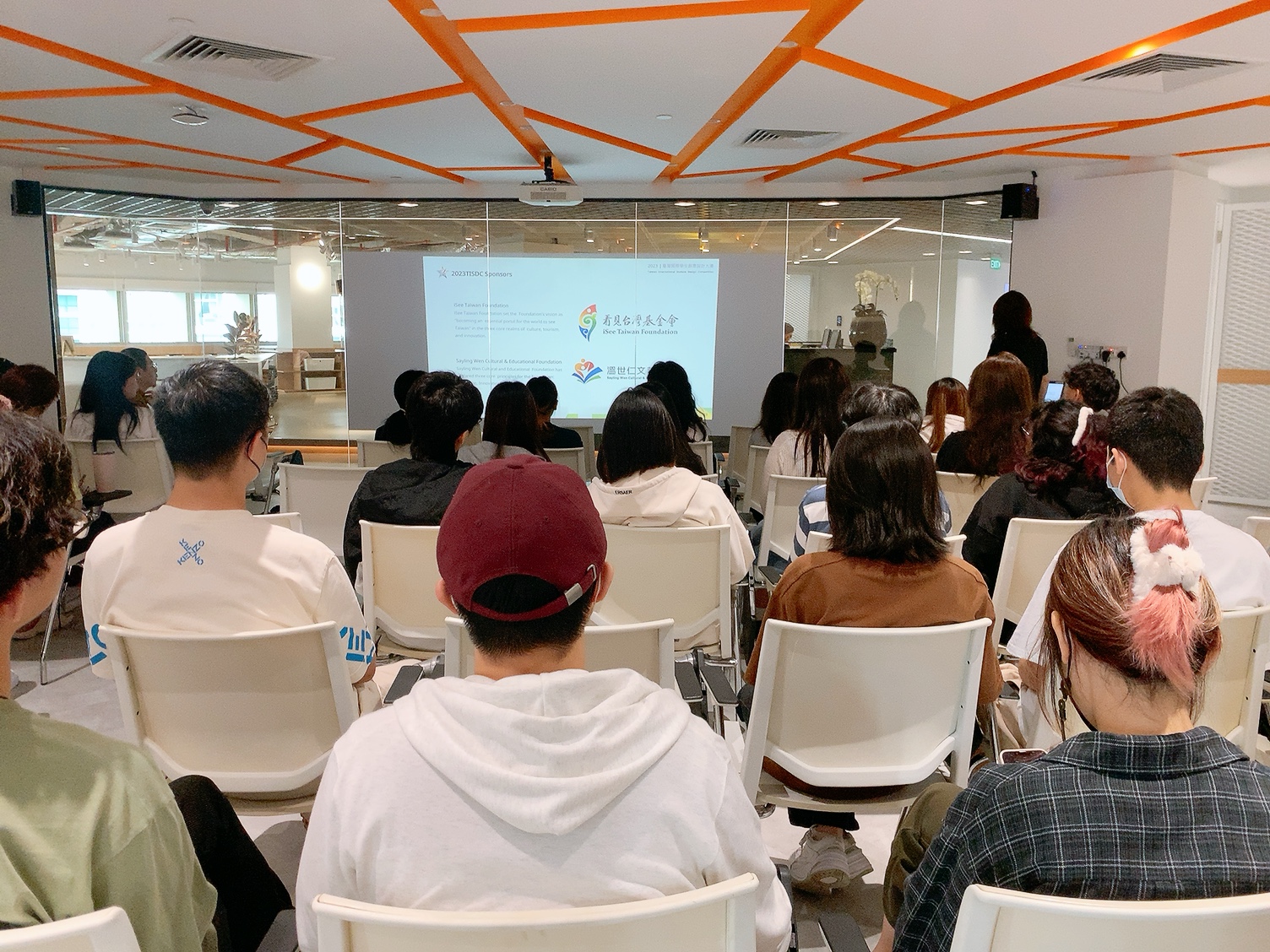 894fd110 b321 4ac7 9ace e050189bb302