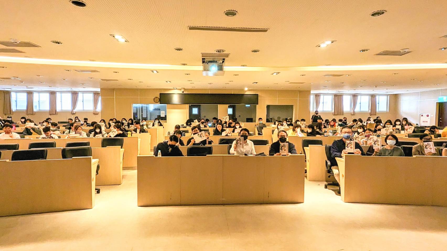 98dcb77b c56a 4c19 8573 f30d58fd535f