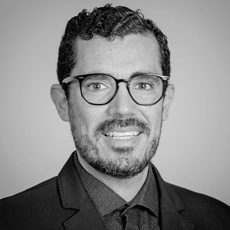 Roberto Iñiguez Flores 照片