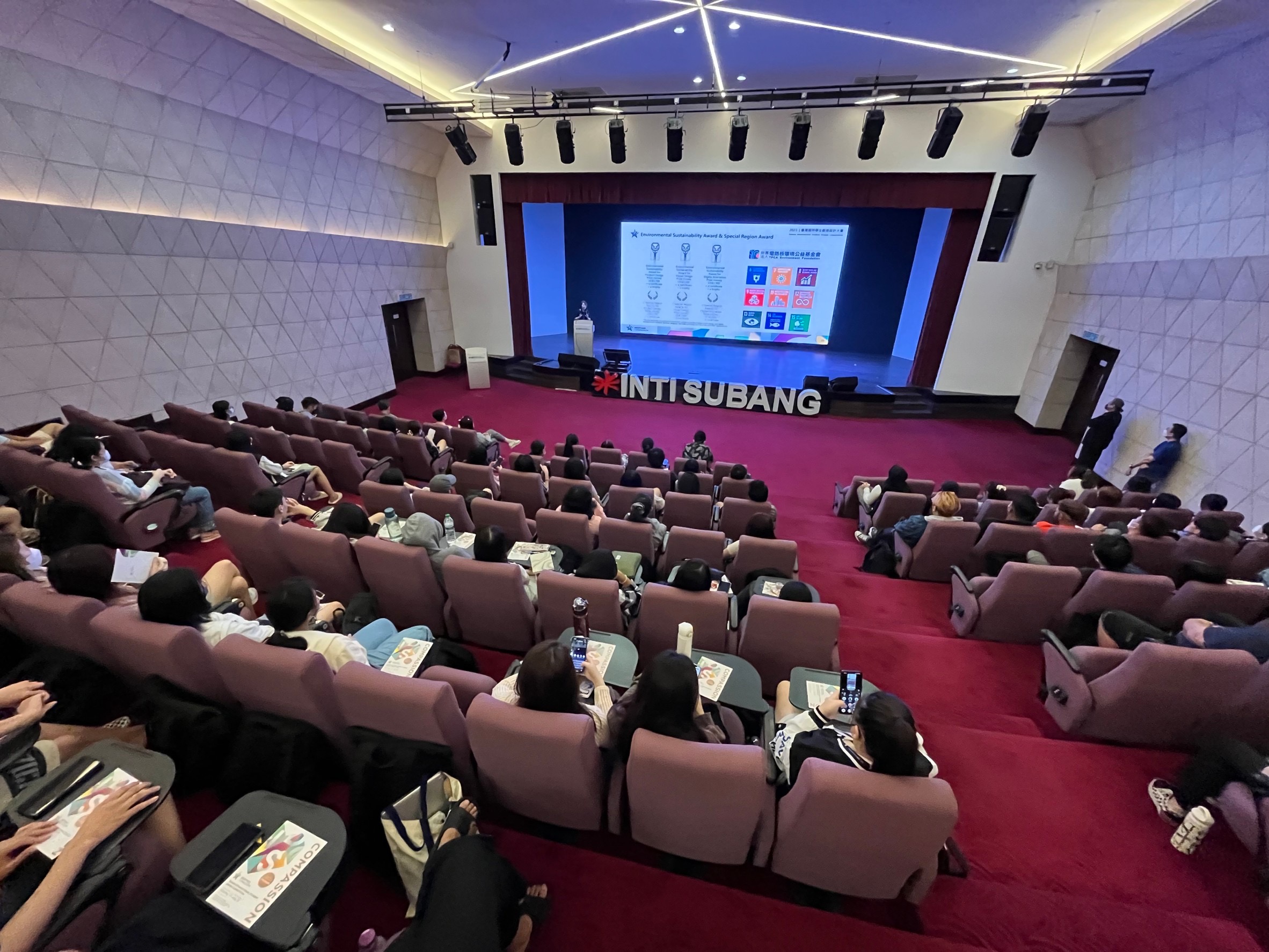 a196e387 b317 4c38 a51b 71b57fc32e3b