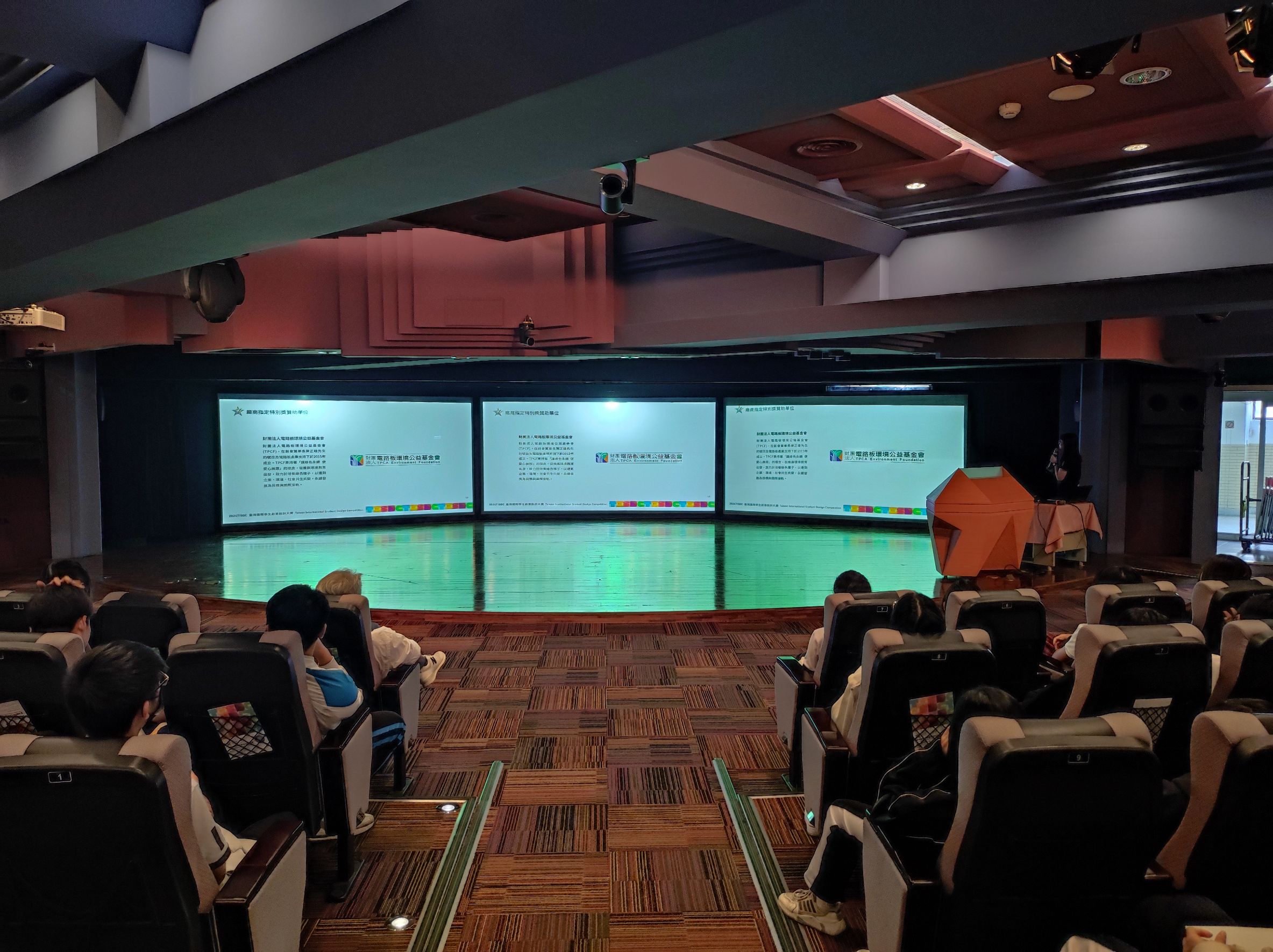 dd86738d 6948 4934 9e70 b3d6aab70173