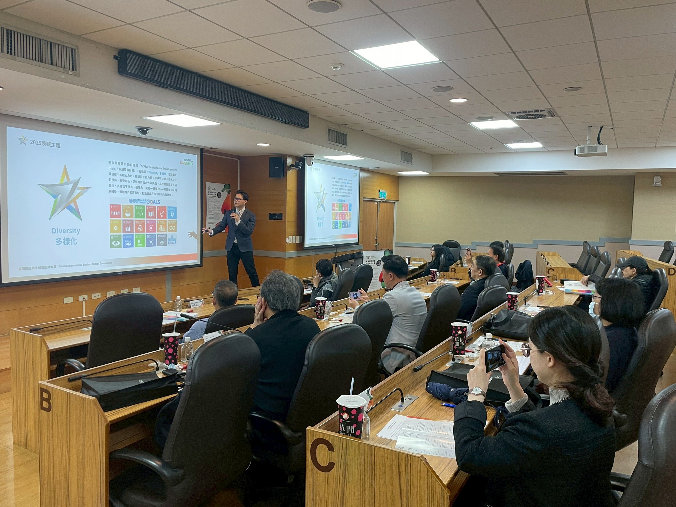 f1d9a9c7 7df7 4afb a856 44f4cad6418a