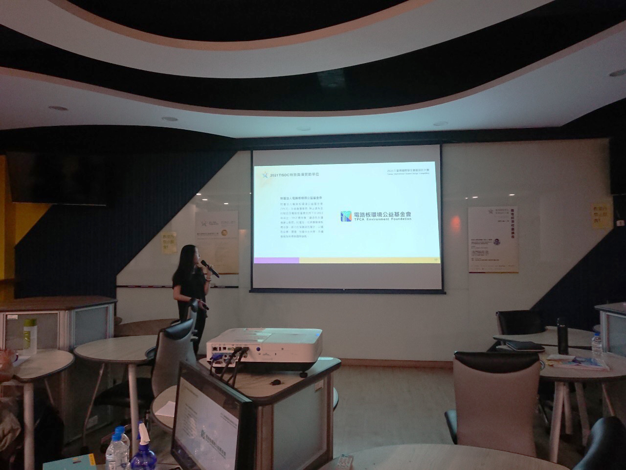 f7722923 dc62 4aaf 8993 e63b32ef71df