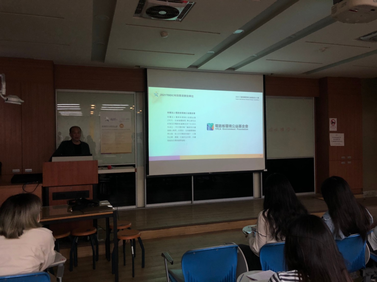 f907f799 856d 4456 a686 984e49f4eef8