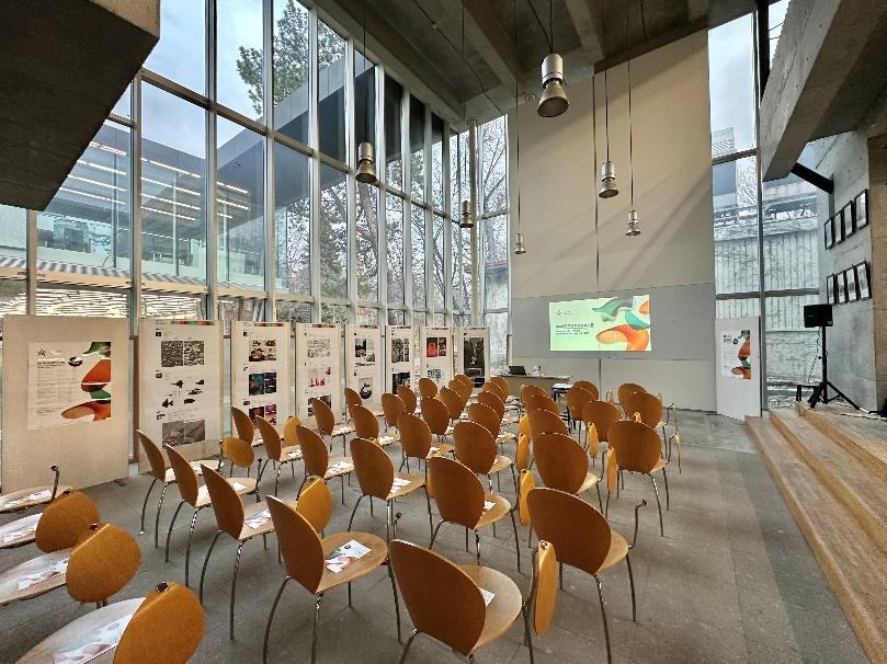 一張含有 傢俱, 室內, 資料表, 建築 的圖片AI 產生的內容可能不正確。